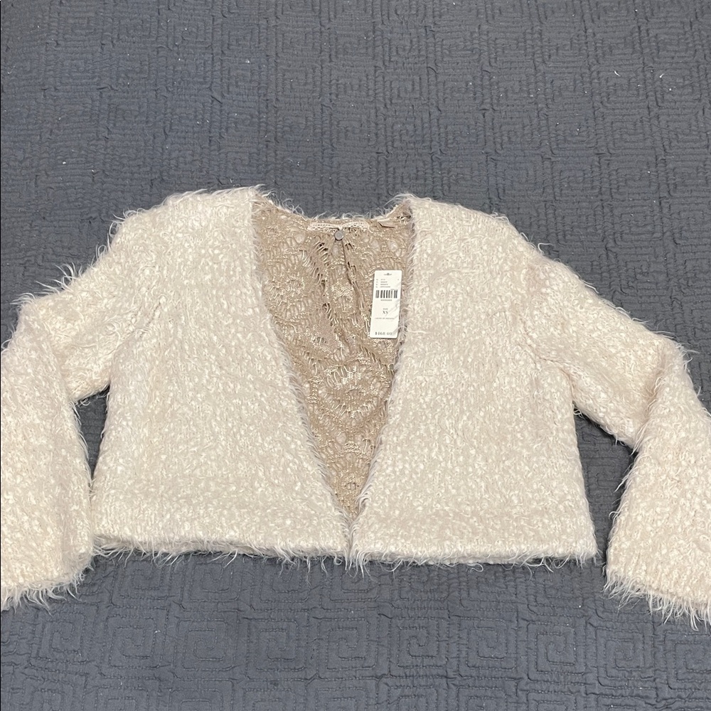 Anthropology Anthro knitted “callas” fuzzy faux fur cropped cardigan Sweater.